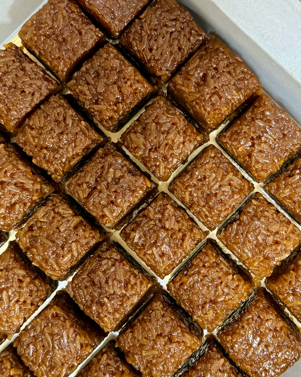 Wajek Chetti / Traditional Chetti Melakan Pure Palm Sugar Enriched Steamed Glutinous Rice Cake (Pre-Order)