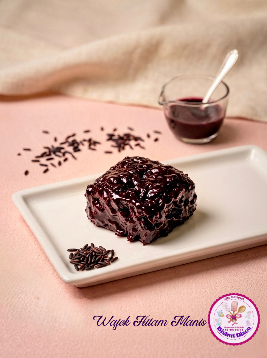 Wajek Hitam Manis (Wajek Pulut Hitam) / Kavuni Arisi Mittai/ Kavuni Rice Sweet/ Wajik Ketan Hitam (A traditional Malay steamed sweet cake made with 100% pure high-quality Gula Melaka and fresh coconut cream extract) Pre-Order