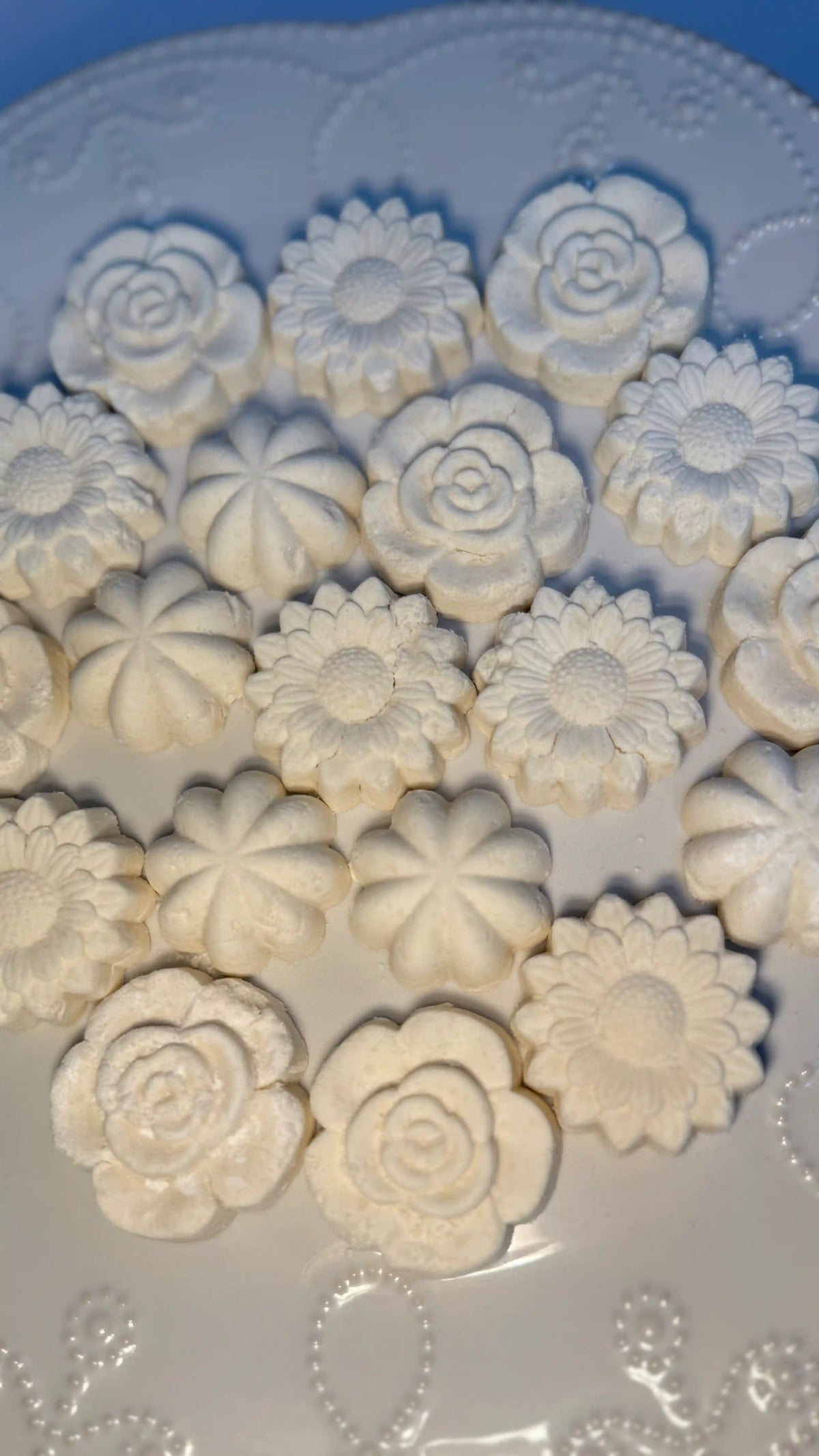Bangkit Manikam (Traditional Malay Style Tapioca Cookies Enriched With Coconut Cream) Pre-Order