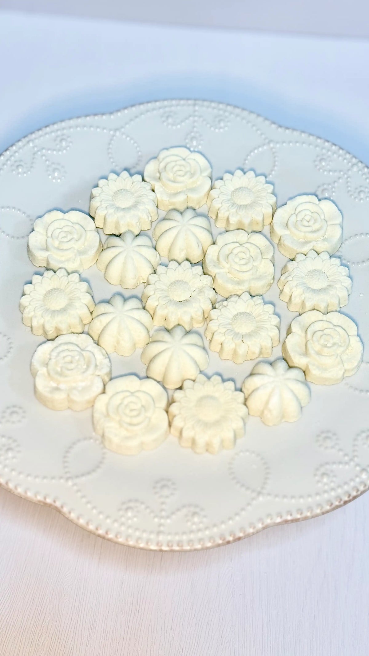 Bangkit Manikam (Traditional Malay Style Tapioca Cookies Enriched With Coconut Cream) Pre-Order