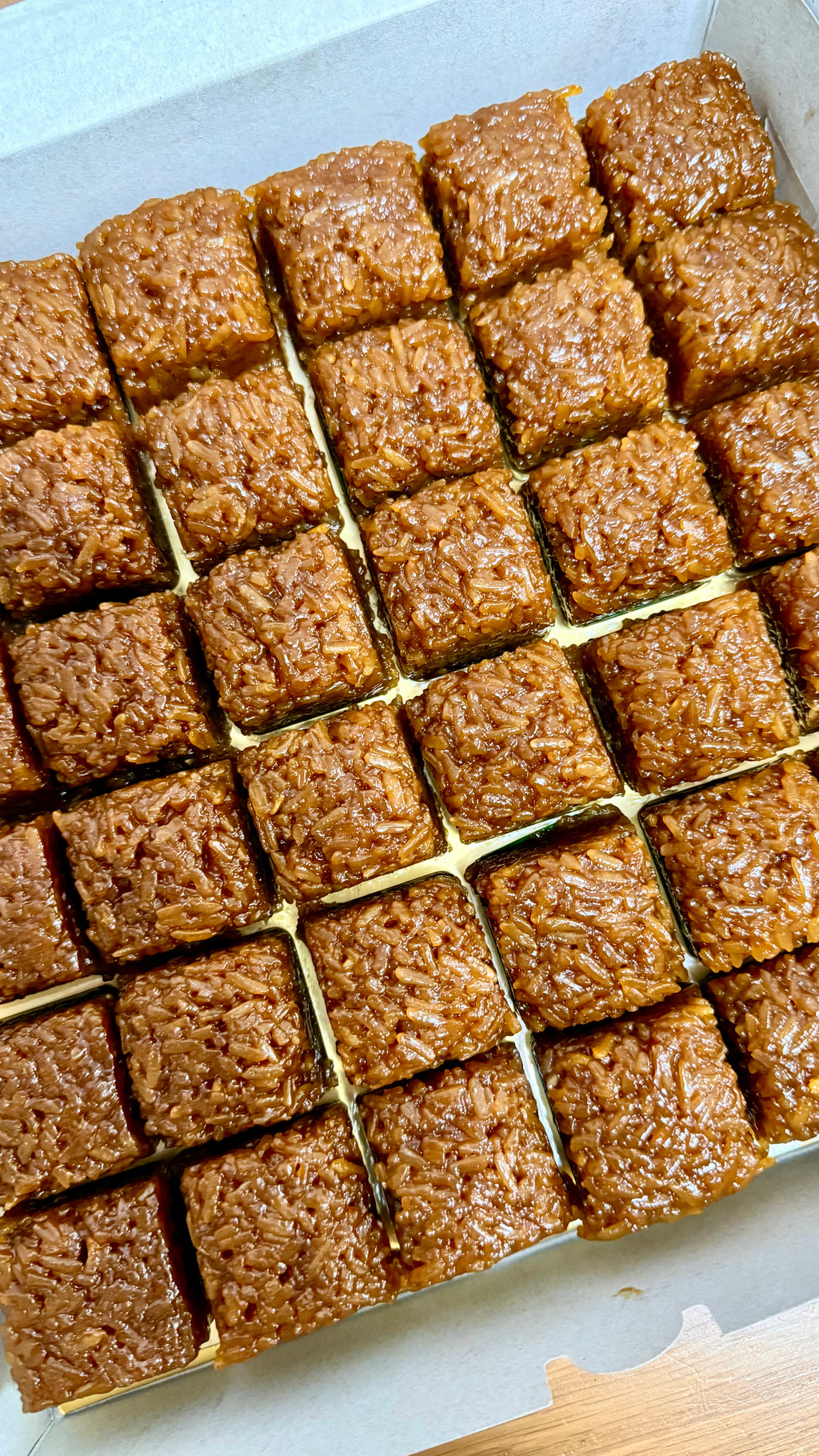 Wajek Chetti / Traditional Chetti Melakan Pure Palm Sugar Enriched Steamed Glutinous Rice Cake (Pre-Order)