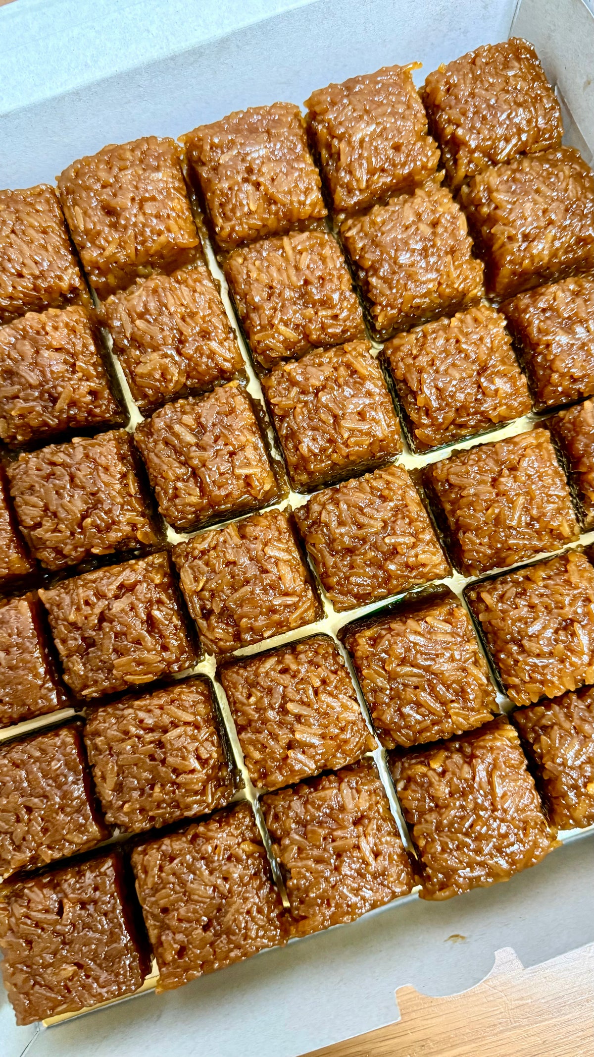 Wajek Chetti / Traditional Chetti Melakan Pure Palm Sugar Enriched Steamed Glutinous Rice Cake (Pre-Order)