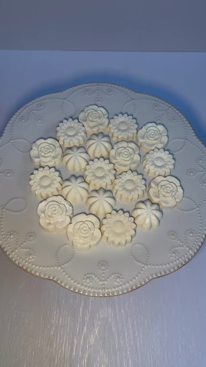 Bangkit Manikam (Traditional Malay Style Tapioca Cookies Enriched With Coconut Cream) Pre-Order